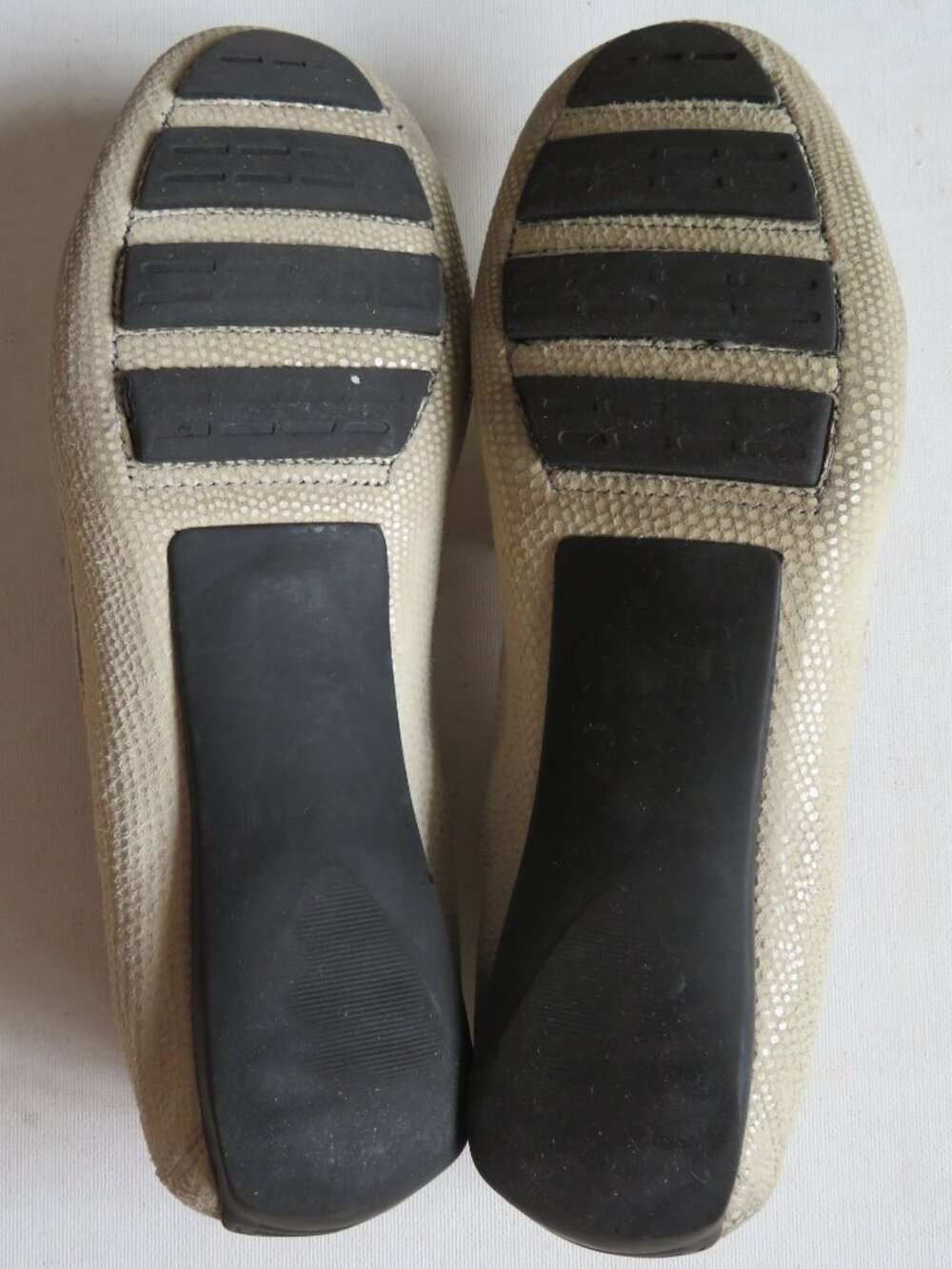 Vaneli Slip On Loafers Metallic White Ivory Women's 8 M - Picture 5 of 11